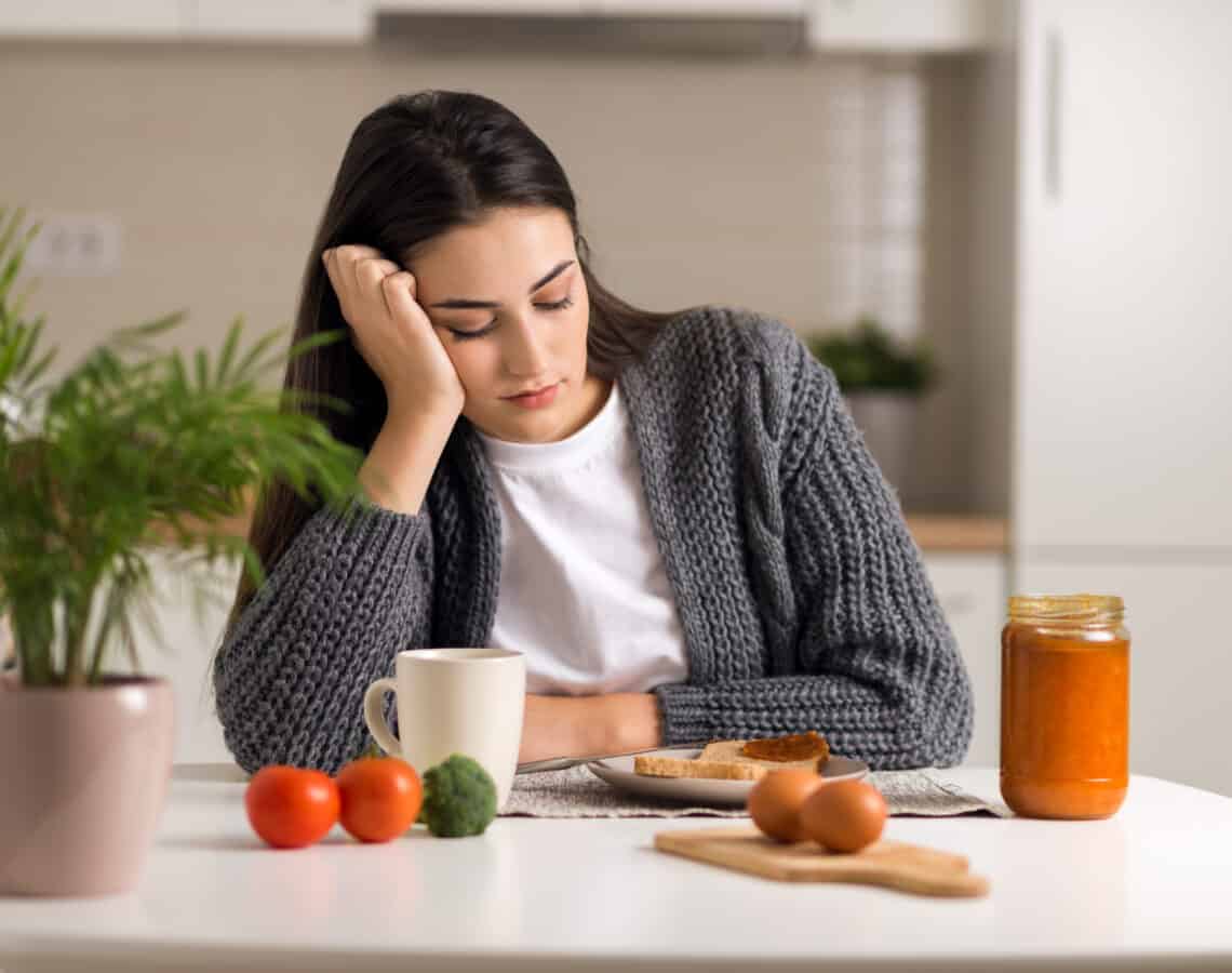 The “Small Plate” Solution: Combating Low Appetite with Nutrient-Dense Mini-Meals