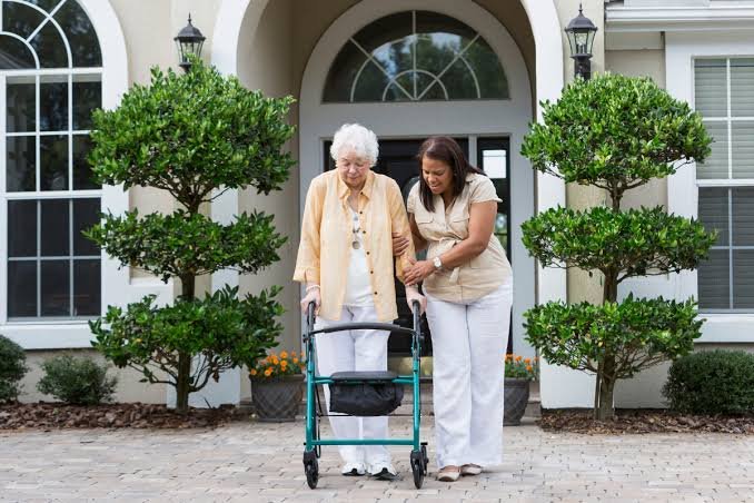 How to Care for an Aging Parent at Home